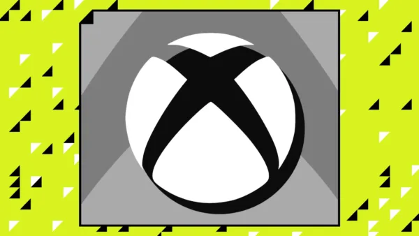Xbox konsolu ve fiziksel oyun diskleri bir arada