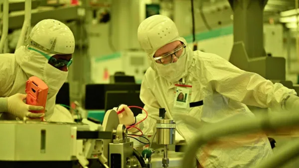 Intel’in yeni patenti çip içine MicroLED gömmeyi hedefliyor