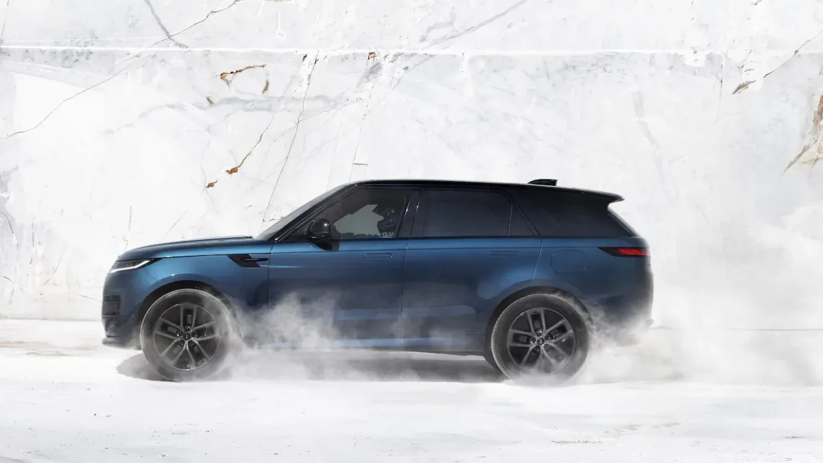 Range Rover Sport elektrikli SUV yandan görünüm