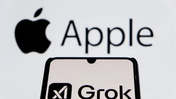 Apple logosu ve Grok yapay zeka simgesi yan yana