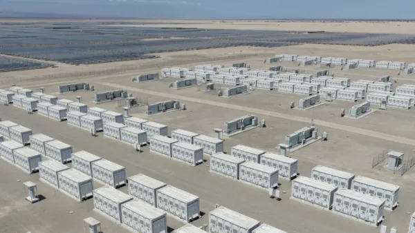 Arizona çölünde inşa edilen güneş paneli tarlası