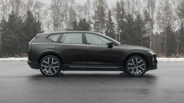 Volvo EX60 elektrikli SUV yol testinde