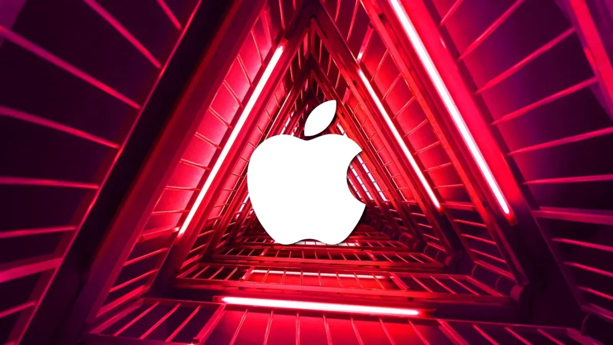 iPhone ekranında Apple güvenlik güncellemesi bildirimi