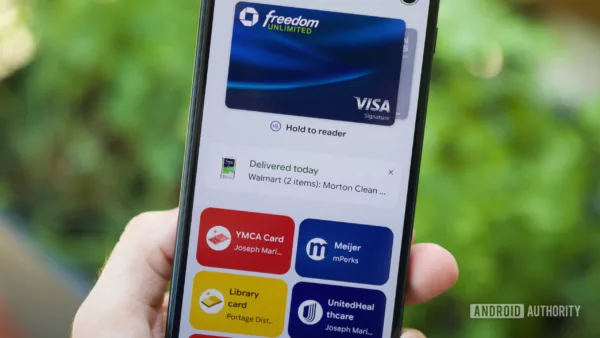 Google Wallet uygulaması telefon ekranında görünümü