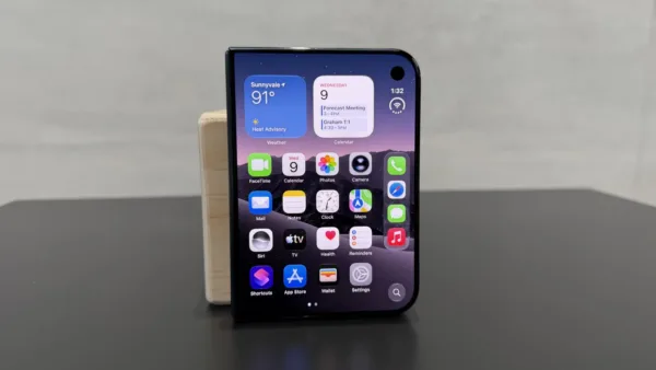 iPhone Duo katlanabilir telefon pil karşılaştırması görseli