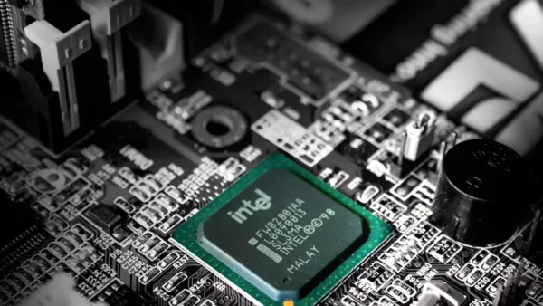 Intel işlemci ve anakart soket görseli