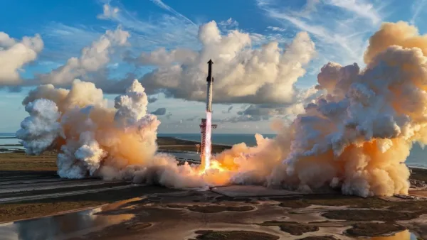 SpaceX Starship roketi fırlatma rampasında
