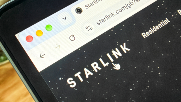 Ukrayna'da kullanılan Starlink uydu anteni görseli