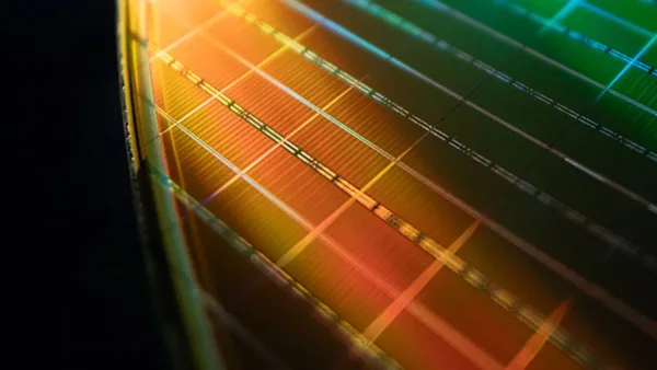 Micron yarı iletken fabrikası üretim hattı görseli